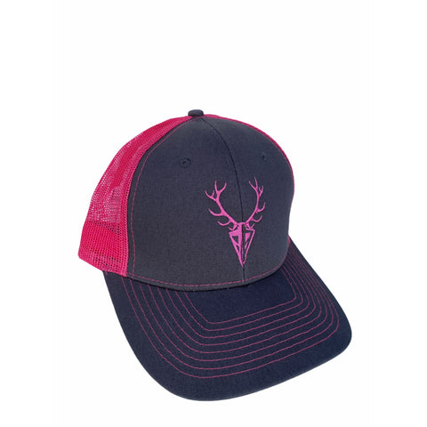 Hat pink/charcoal skull logo trucker